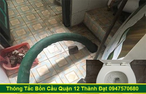 Thợ Thông Tắc Bồn Cầu Đang Dùng Máy Lò Xo Thông Tắc Quận 12.